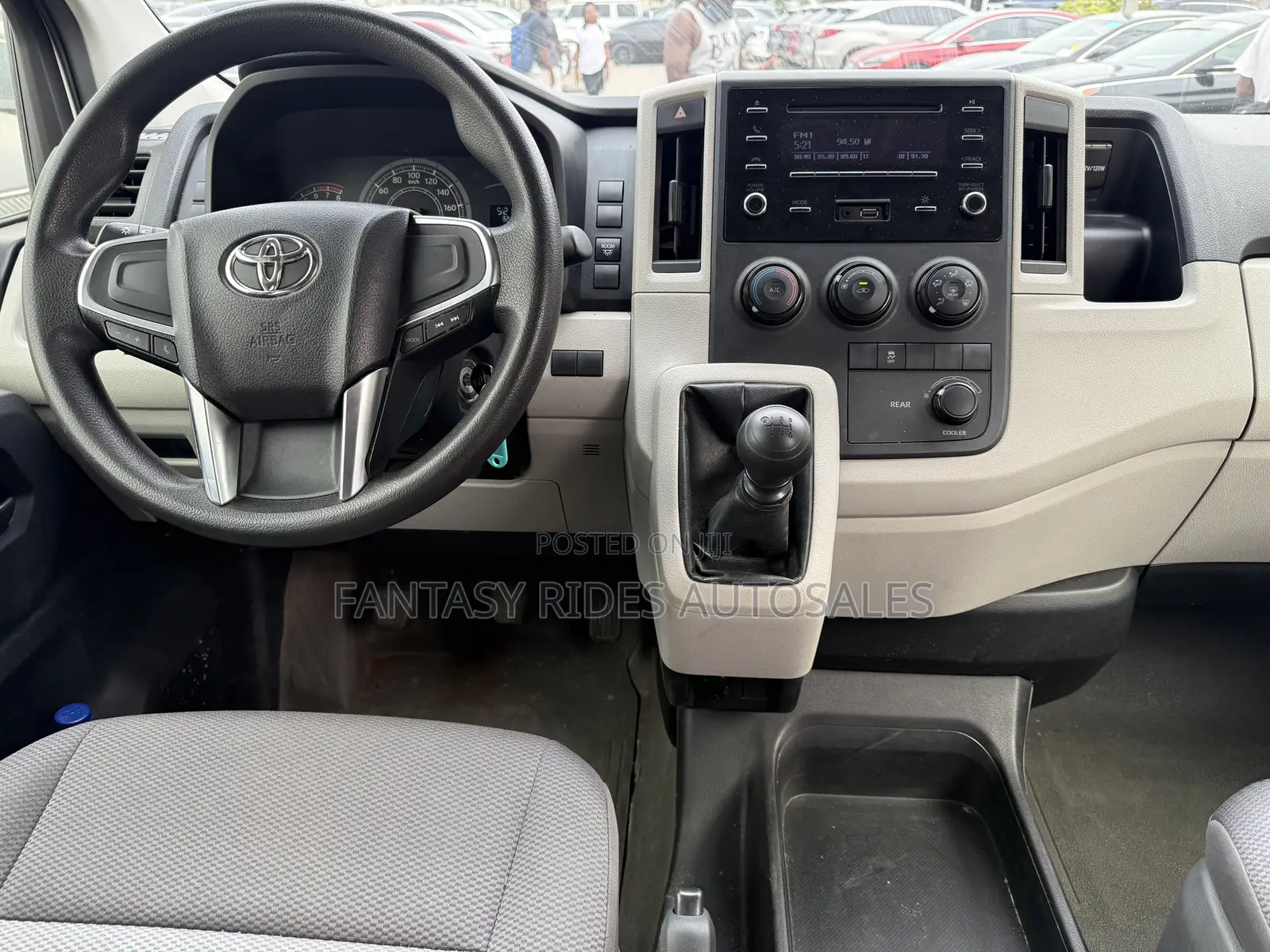 Toyota HiAce 2021 White