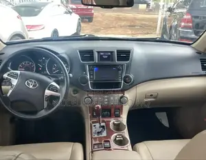 Toyota Highlander Limited 3.5l 4WD 2013 White