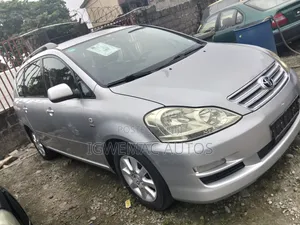 Toyota Avensis Verso 2.0 Petrol 2005 Silver