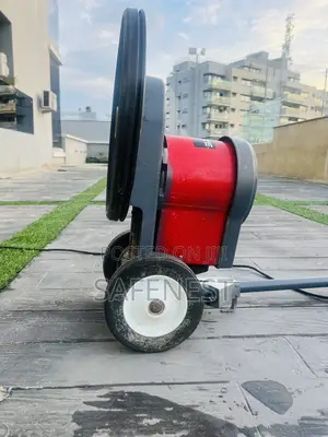 Scrubber Machine With Operator