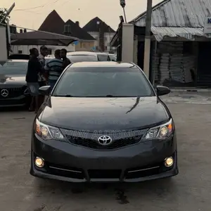 Toyota Camry SE 4dr Sedan (2.5L 4cyl 6A) 2012 Gray