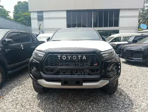 New Toyota Hilux 2025 Black