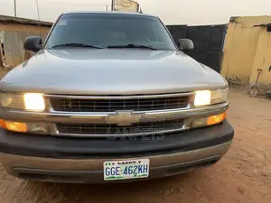 Chevrolet Suburban 2005 Gold