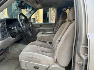 Chevrolet Suburban 2005 Gold