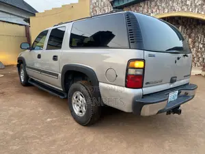 Chevrolet Suburban 2005 Gold
