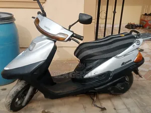 Yamaha 1999 Silver