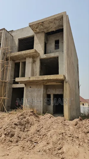 4 Bedroom Terrace