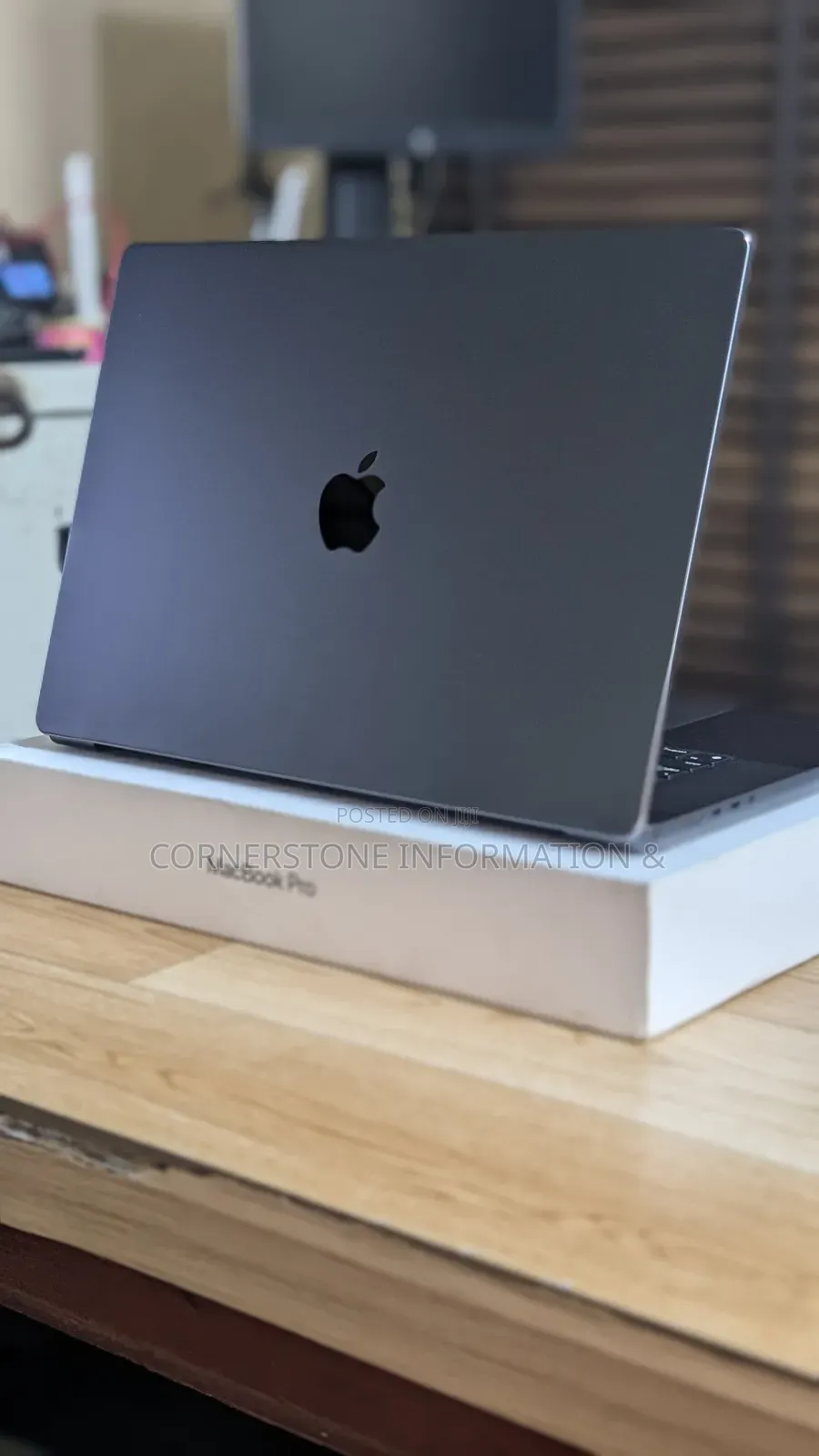Laptop Apple MacBook Pro 2023 M3 Pro 18GB Apple M3 Pro SSD 512GB
