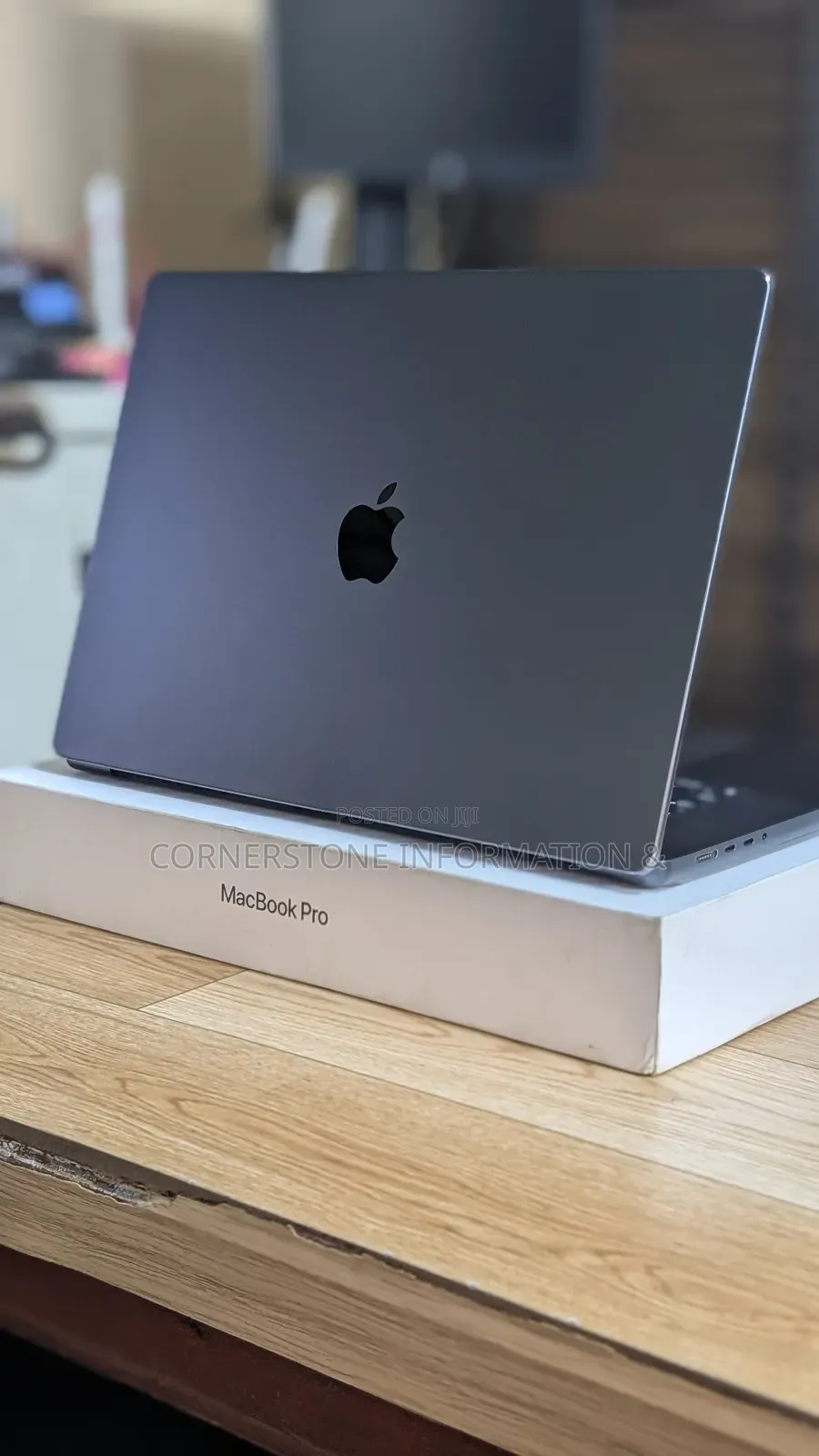 Laptop Apple MacBook Pro 2023 M3 Pro 18GB Apple M3 Pro SSD 512GB