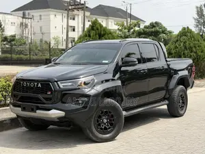 Toyota Hilux 2024 Black