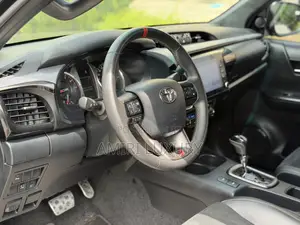 Toyota Hilux 2024 Black