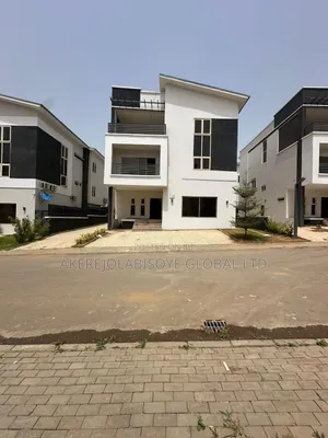 5bdrm Duplex in In An Estate Around for rent