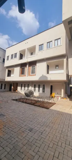 4bdrm Duplex in Soluyi for sale