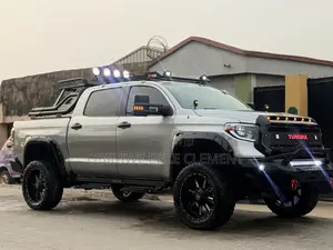 Toyota Tundra Limited 5.7L V8 4x2 CrewMax 5.6 ft. box 145.7 in. WB 2016