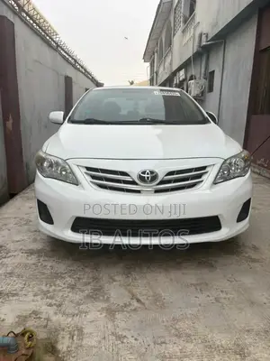 Toyota Corolla LE 4dr Sedan (1.8L 4cyl 4A) 2013 White