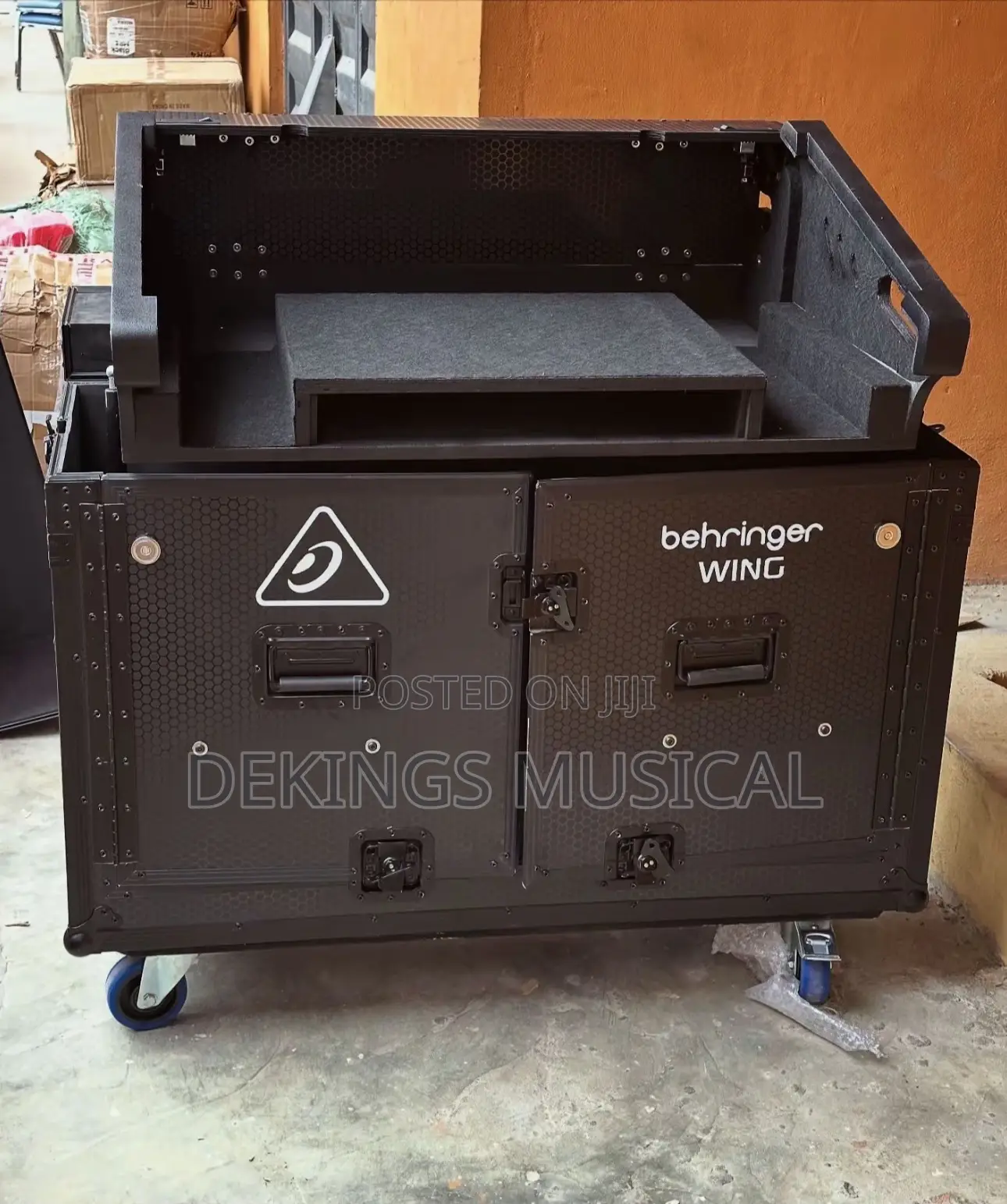 Behringer Wing M32 Digital Mixer Flight Case With Wheels