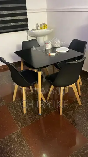 Restaurant Table and Chairs With Foam
