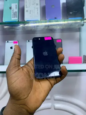 Apple iPhone SE (2022) 64 GB Black