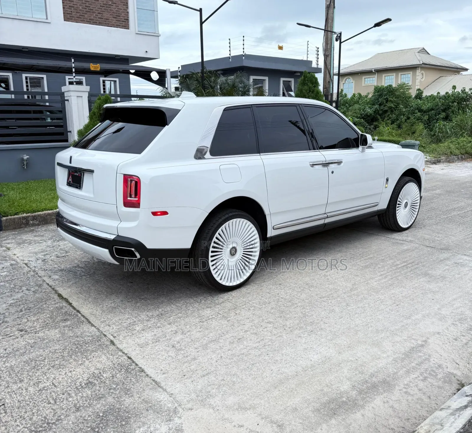 Rolls-Royce Cullinan Base 2020 White