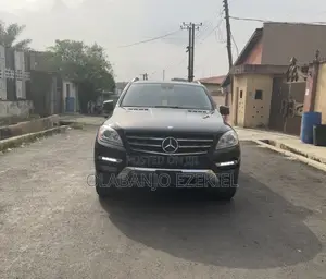 Mercedes-Benz M Class ML350 4MATIC 4dr SUV AWD (3.5L 6cyl 7A) 2014