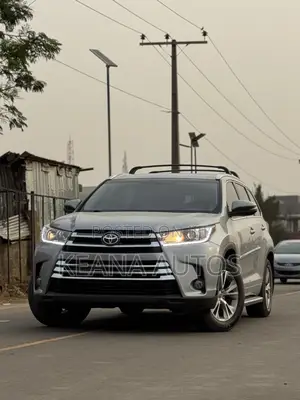 Toyota Highlander XLE V6 4x4 (3.5L 6cyl 6A) 2016 Silver