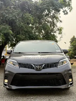 Toyota Sienna XLE 7 Passenger (3.5L 6cyl 6A) 2016 Gray