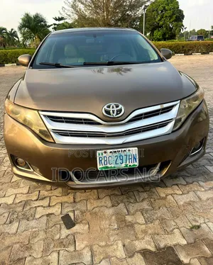 Toyota Venza V6 AWD 2010 Gold