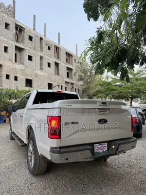 Ford F-150 Lariat 4x2 SuperCrew Cab Styleside 6.5 ft. box 157 in. WB