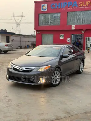 Toyota Camry XLE 4dr Sedan (2.5L 4cyl 6A) 2013 Gray
