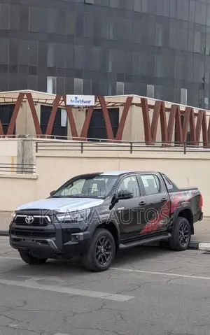 New Toyota Hilux 2025 Black