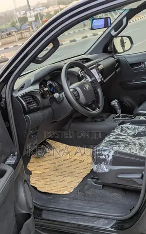 New Toyota Hilux 2025 Black
