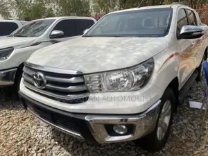 Toyota Hilux Revo Double Cab Petrol 2.7 RWD 2016 White