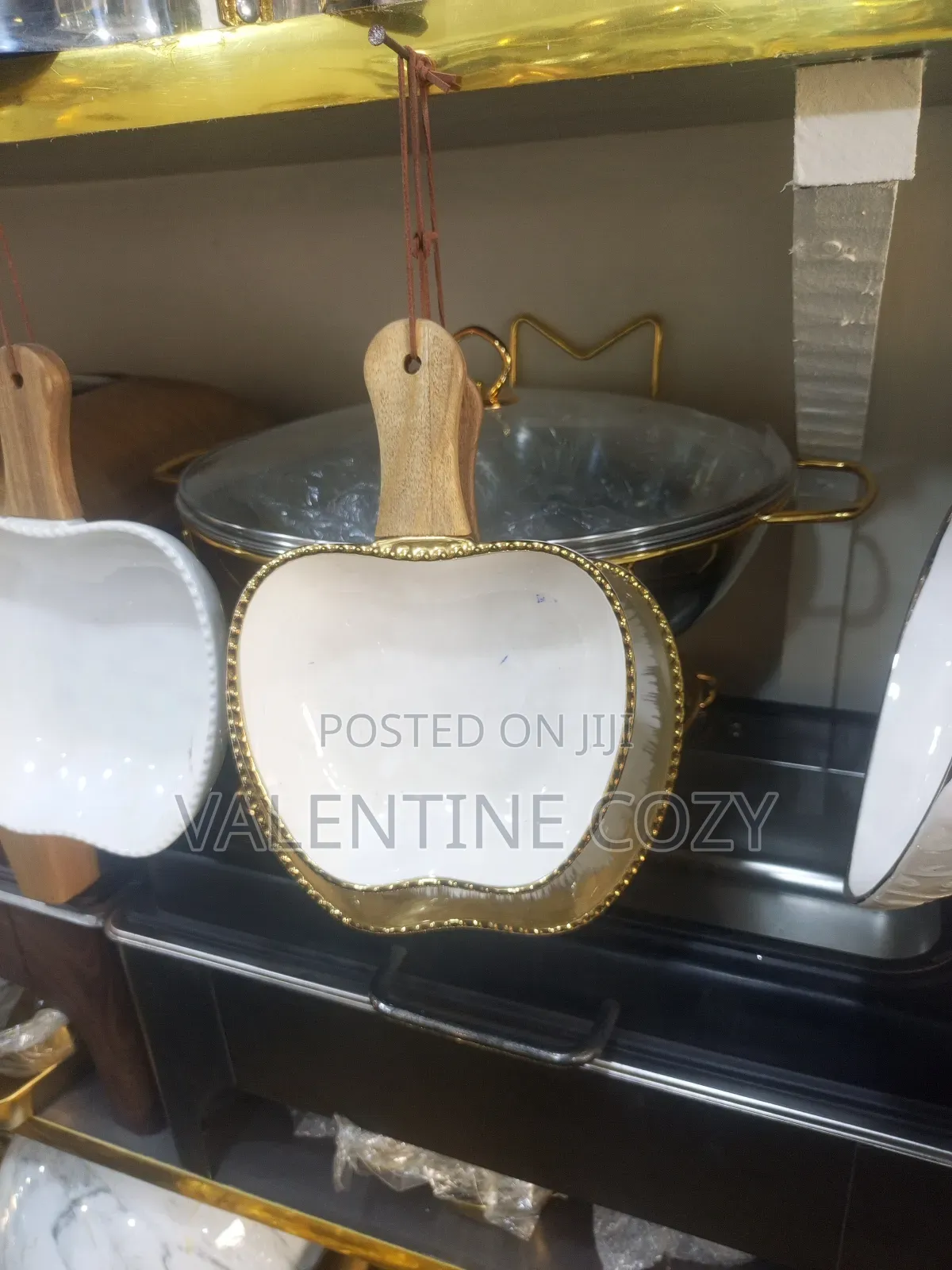 Breakable Plate With Wooden Handle