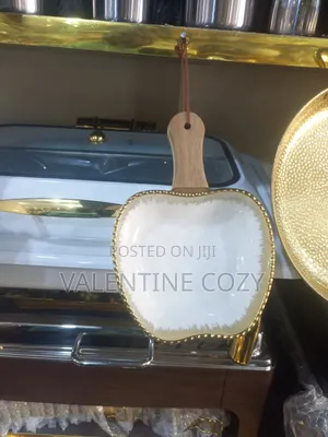 Breakable Plate With Wooden Handle