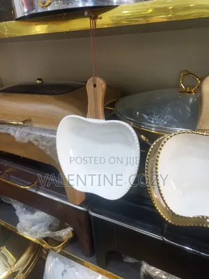 Breakable Plate With Wooden Handle