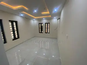 3bdrm Apartment in Ikeja G.R.A for rent