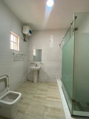 5bdrm Duplex in Chevron for rent