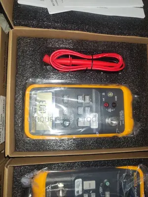 Fluke 718 Pressure Calibrator