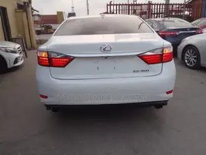 Lexus ES 350 FWD 2014 White
