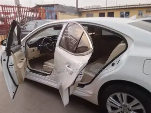 Lexus ES 350 FWD 2014 White