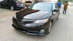 Toyota Camry SE 4dr Sedan w/Prod. End 11/13 (3.5L 6cyl 6A) 2014 Black