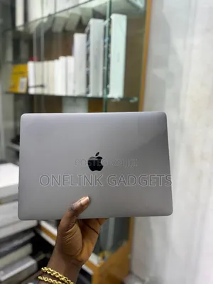 Laptop Apple MacBook Pro 2022 M2 8GB Apple M2 SSD 256GB
