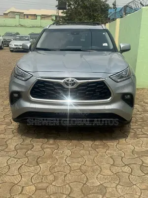 Toyota Highlander XLE 2022 Silver