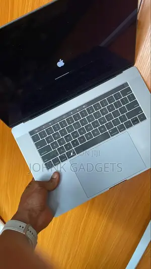 New Laptop Apple MacBook 2017 8GB Intel Core i5 HDD+SSD 500GB