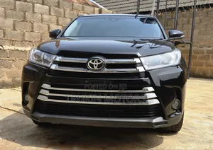 Toyota Highlander LE 4x4 V6 (3.5L 6cyl 8A) 2017 Black