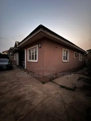 3bdrm Block of Flats in Omolayo Akobo Ibadan for sale
