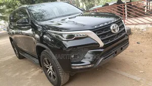 Toyota Fortuner 2023 Black