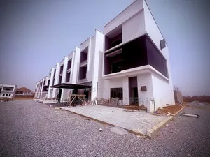 4 Bedroom Terrace With Bq