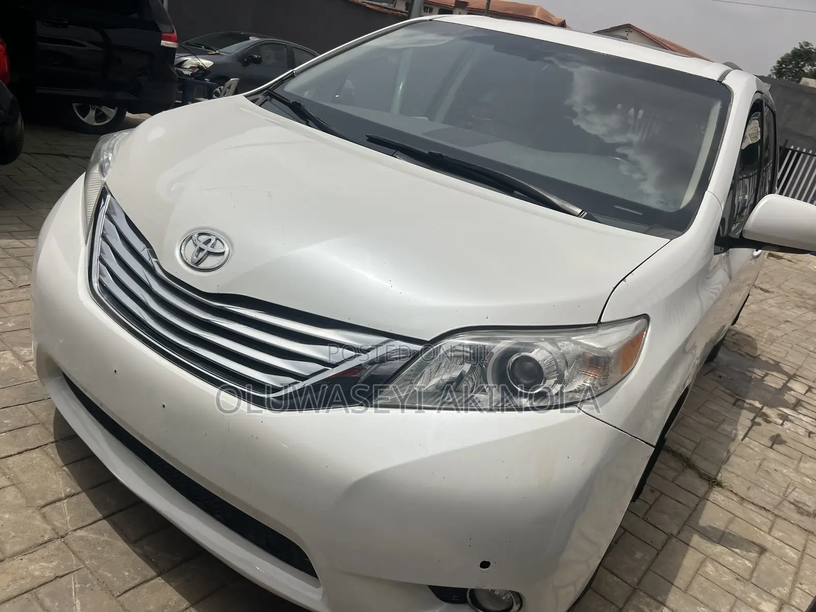 Toyota Sienna 2011 White