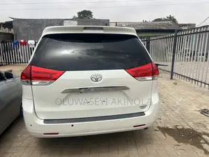 Toyota Sienna 2011 White